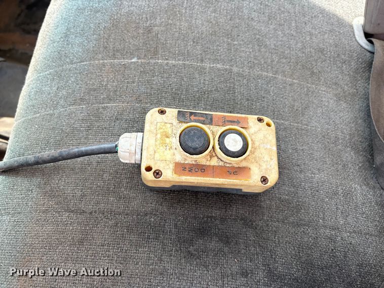 image for item EM0653 2000 GMC C6500 dump truck