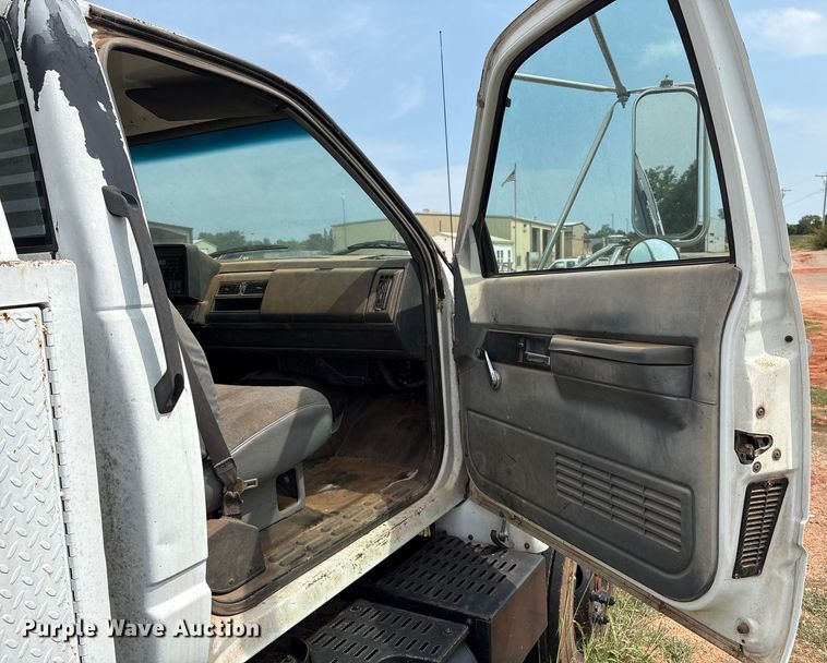 image for item EM0653 2000 GMC C6500 dump truck