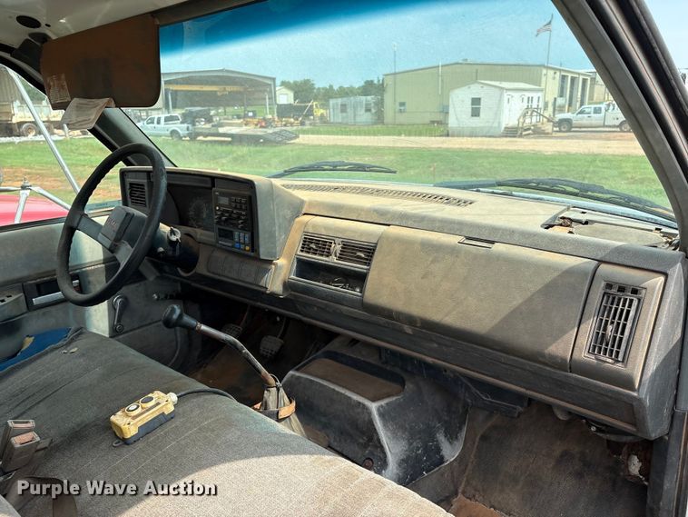 image for item EM0653 2000 GMC C6500 dump truck