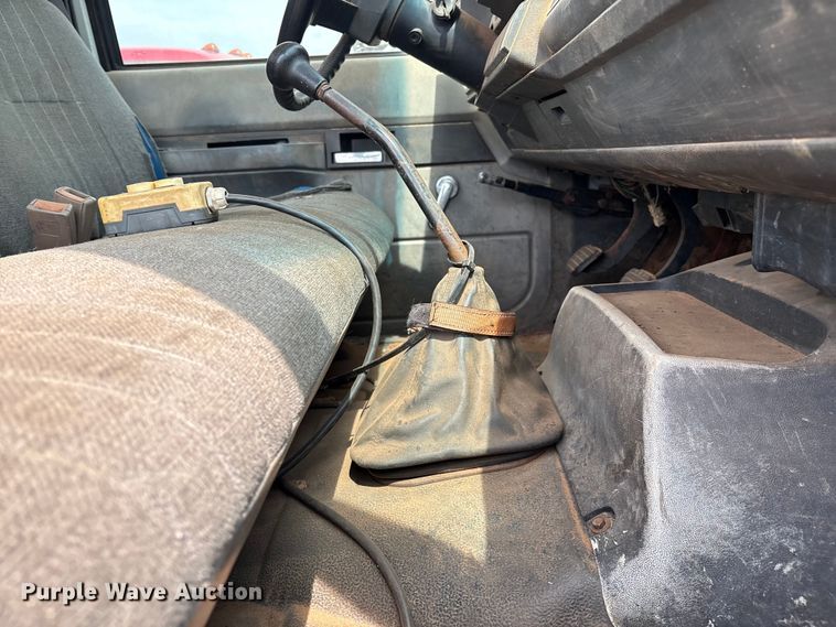 image for item EM0653 2000 GMC C6500 dump truck