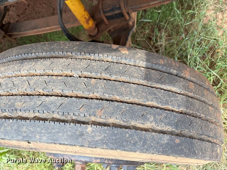 image for item EM0653 2000 GMC C6500 dump truck