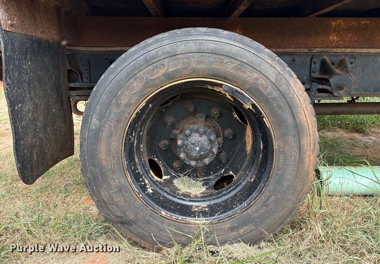 image for item EM0653 2000 GMC C6500 dump truck