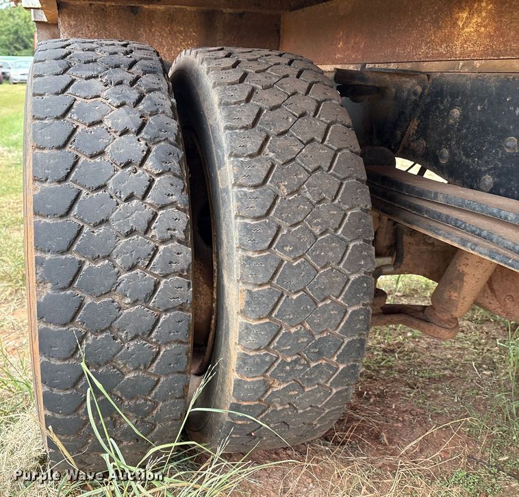 image for item EM0653 2000 GMC C6500 dump truck