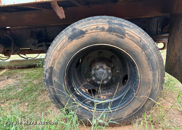 image for item EM0653 2000 GMC C6500 dump truck