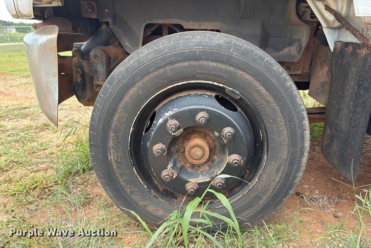 image for item EM0653 2000 GMC C6500 dump truck