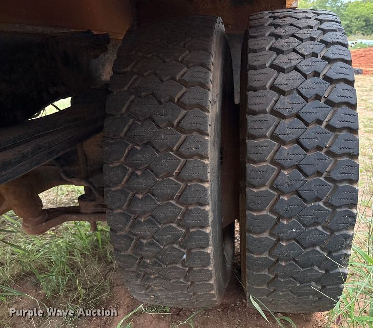 image for item EM0653 2000 GMC C6500 dump truck