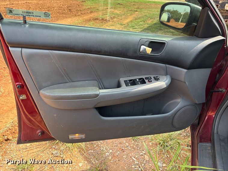 image for item EM0655 2005 Honda Accord Sedan