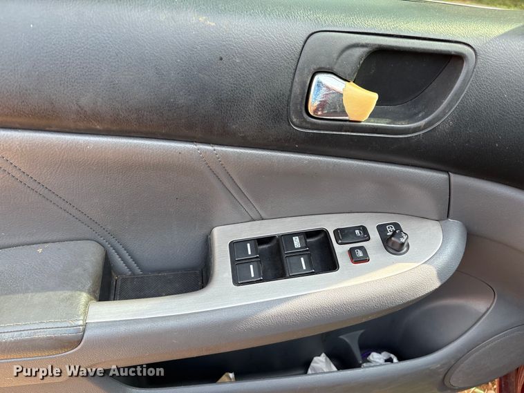 image for item EM0655 2005 Honda Accord Sedan