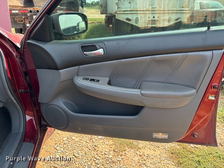 image for item EM0655 2005 Honda Accord Sedan