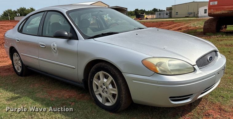 image for item EM0656 2004 Ford Taurus LX 