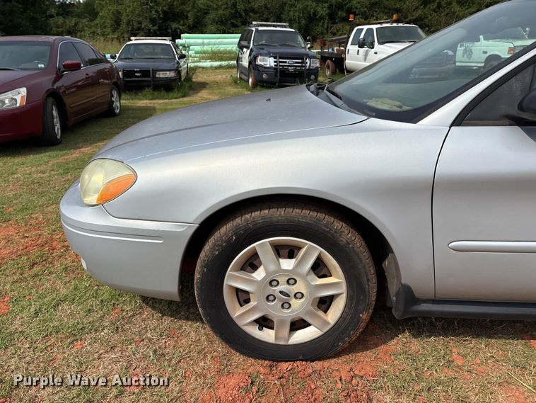 image for item EM0656 2004 Ford Taurus LX 