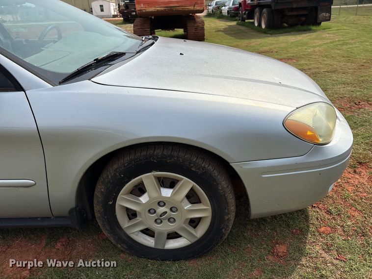 image for item EM0656 2004 Ford Taurus LX 