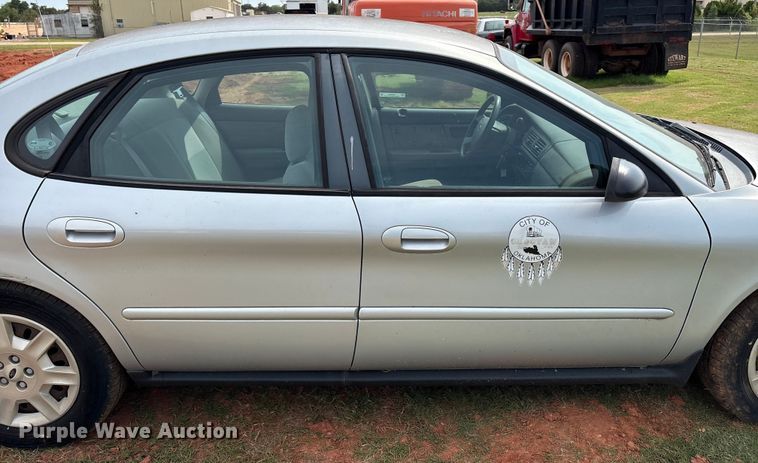 image for item EM0656 2004 Ford Taurus LX 
