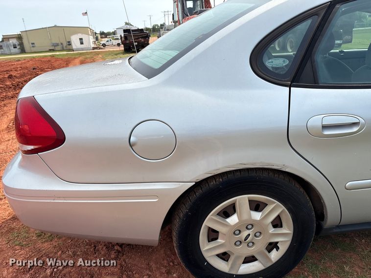 image for item EM0656 2004 Ford Taurus LX 