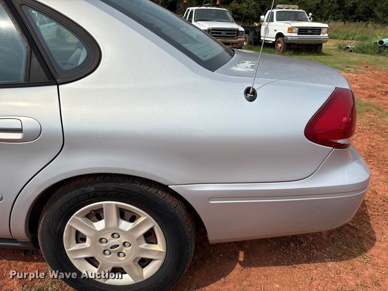 image for item EM0656 2004 Ford Taurus LX 