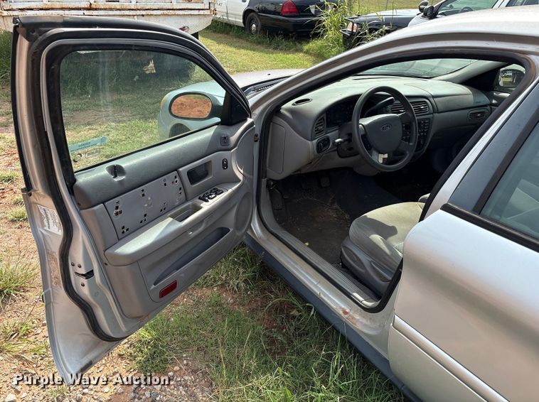image for item EM0656 2004 Ford Taurus LX 