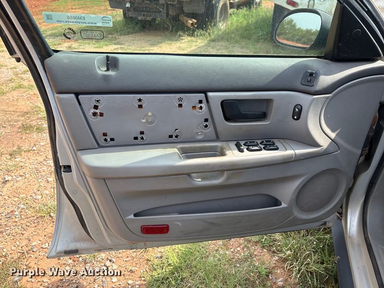 image for item EM0656 2004 Ford Taurus LX 