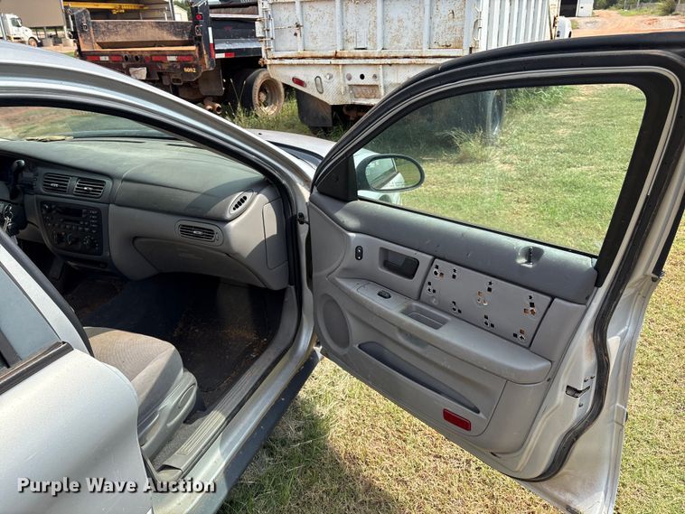 image for item EM0656 2004 Ford Taurus LX 