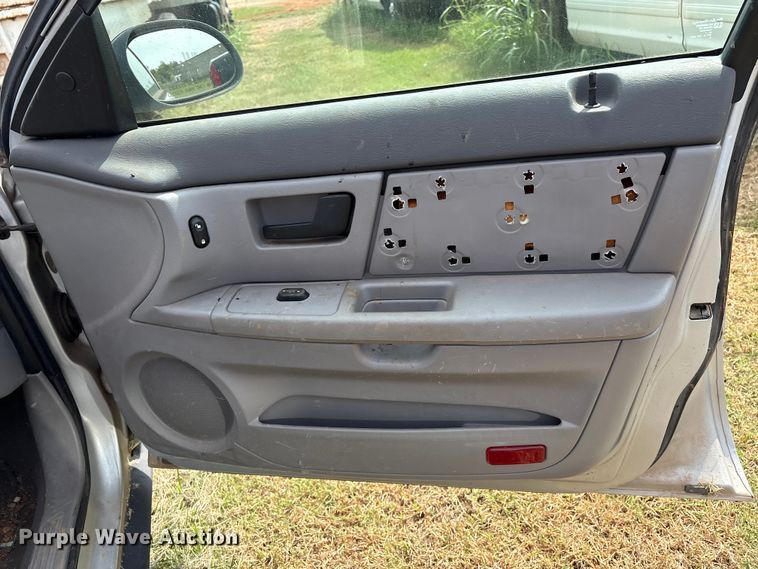 image for item EM0656 2004 Ford Taurus LX 