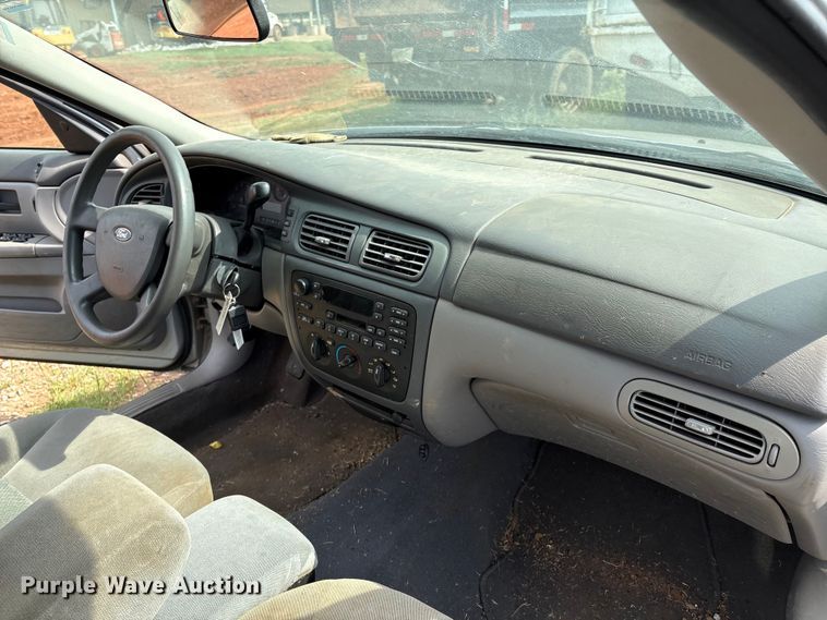 image for item EM0656 2004 Ford Taurus LX 