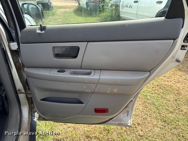 image for item EM0656 2004 Ford Taurus LX 