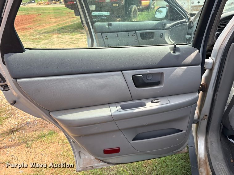 image for item EM0656 2004 Ford Taurus LX 