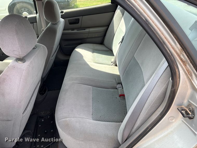 image for item EM0656 2004 Ford Taurus LX 