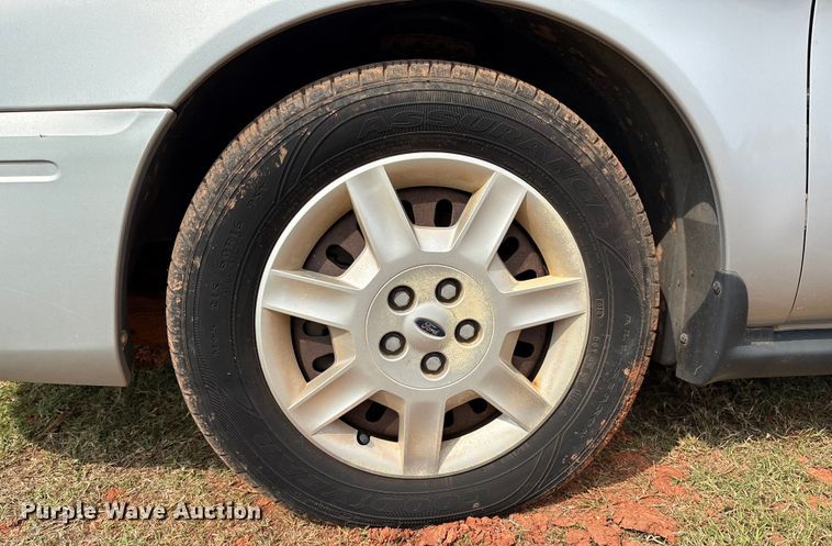 image for item EM0656 2004 Ford Taurus LX 