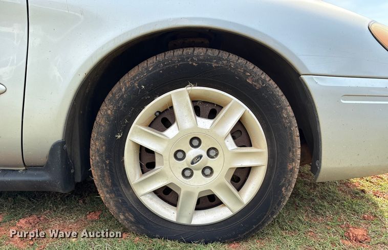 image for item EM0656 2004 Ford Taurus LX 