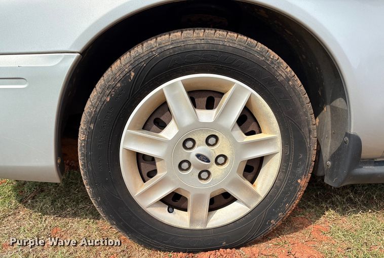 image for item EM0656 2004 Ford Taurus LX 