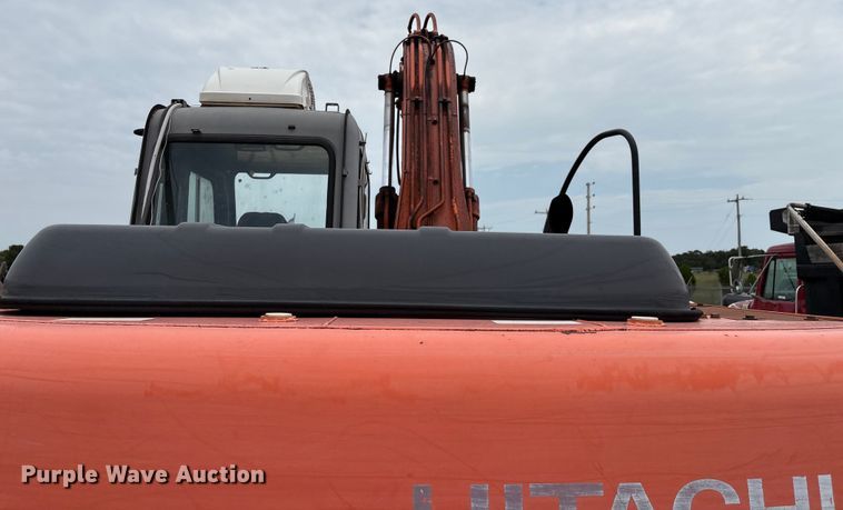 image for item EM0657 2006 Hitachi Zaxis 160LC excavator