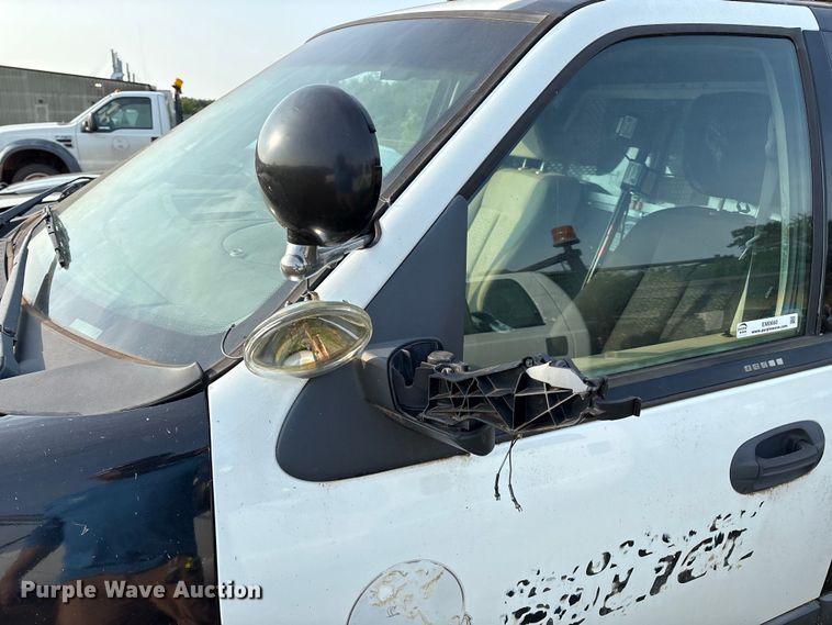 image for item EM0660 2010 Ford Expedition XLT SUV