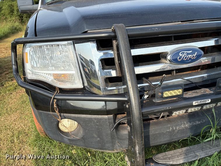 image for item EM0660 2010 Ford Expedition XLT SUV