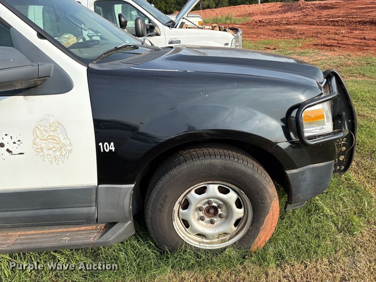 image for item EM0660 2010 Ford Expedition XLT SUV