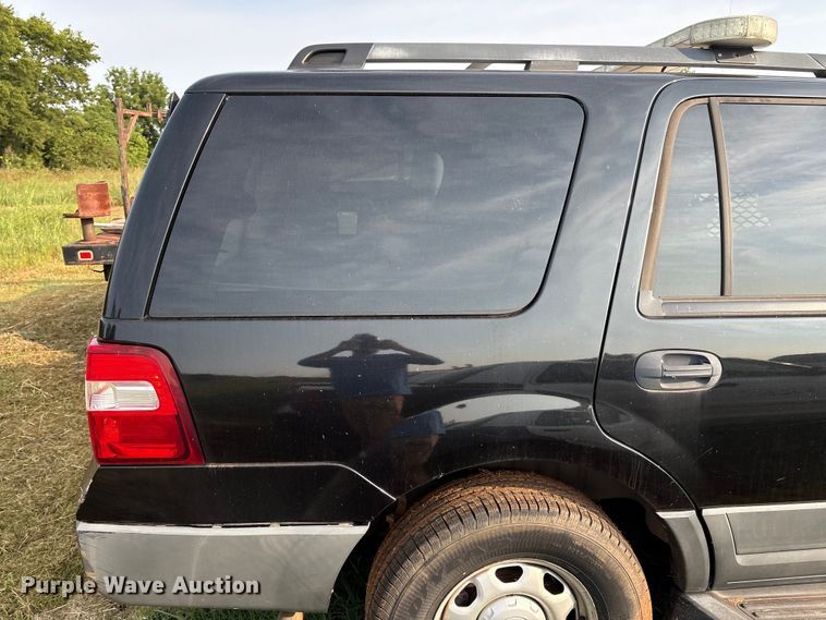 image for item EM0660 2010 Ford Expedition XLT SUV