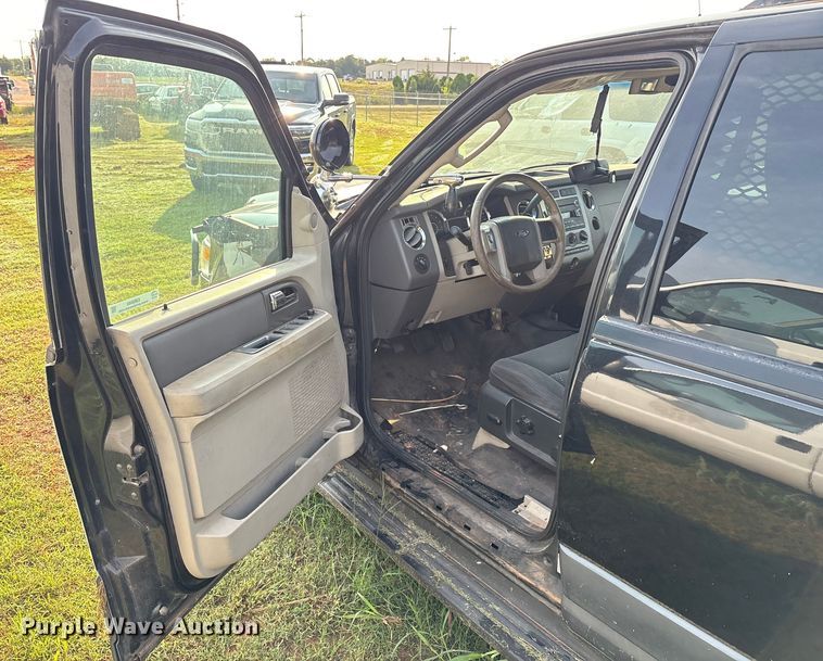 image for item EM0660 2010 Ford Expedition XLT SUV