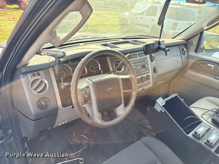 image for item EM0660 2010 Ford Expedition XLT SUV