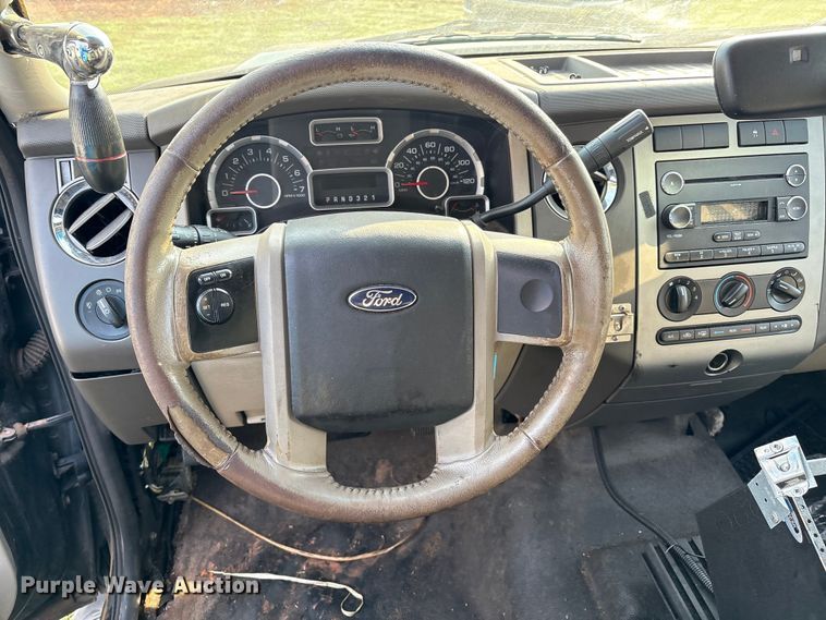 image for item EM0660 2010 Ford Expedition XLT SUV