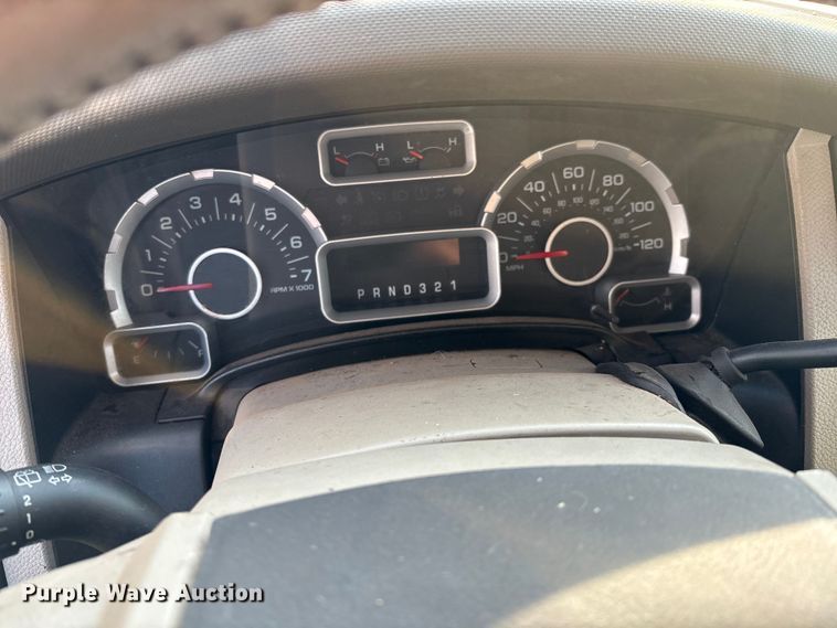 image for item EM0660 2010 Ford Expedition XLT SUV