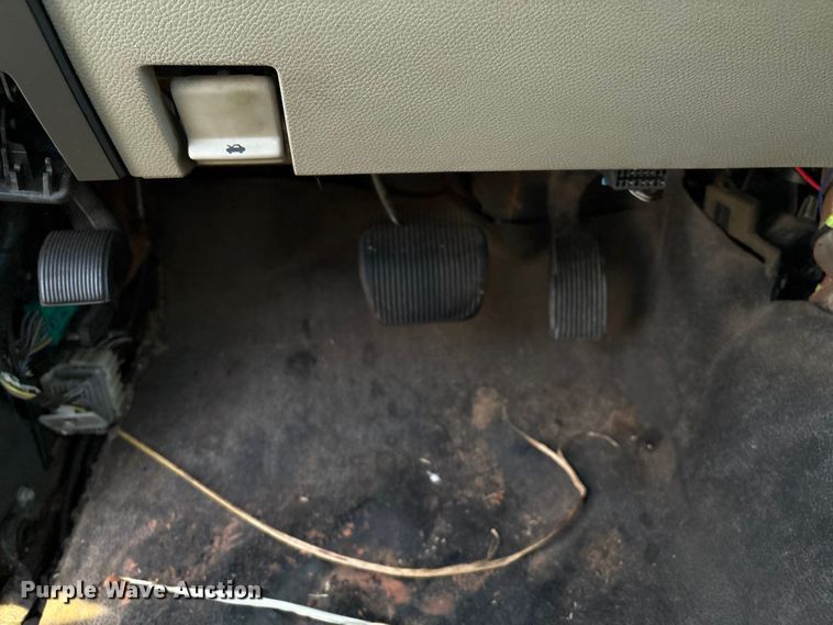 image for item EM0660 2010 Ford Expedition XLT SUV