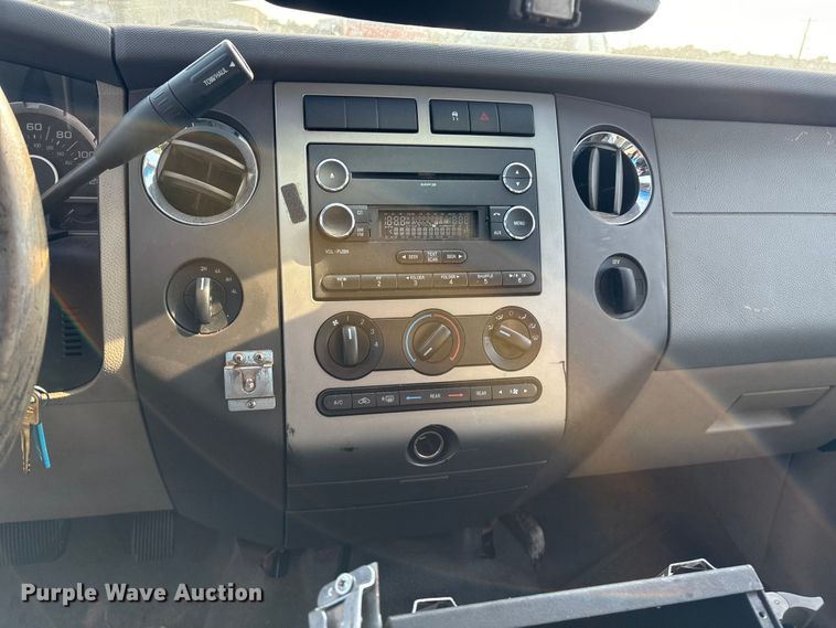 image for item EM0660 2010 Ford Expedition XLT SUV