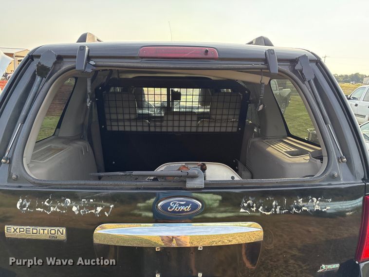 image for item EM0660 2010 Ford Expedition XLT SUV