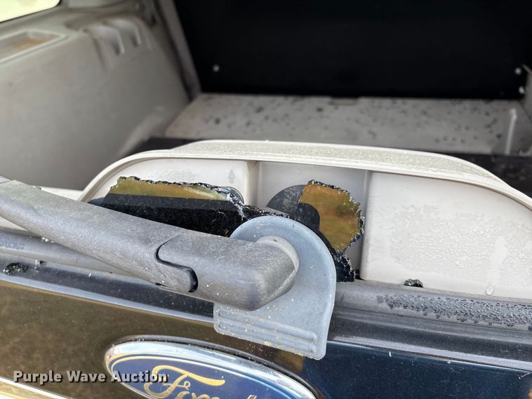 image for item EM0660 2010 Ford Expedition XLT SUV