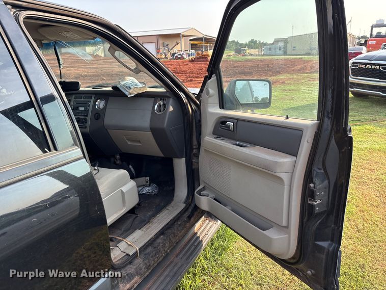 image for item EM0660 2010 Ford Expedition XLT SUV