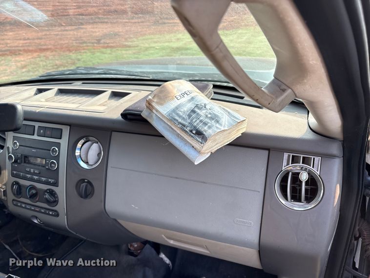 image for item EM0660 2010 Ford Expedition XLT SUV