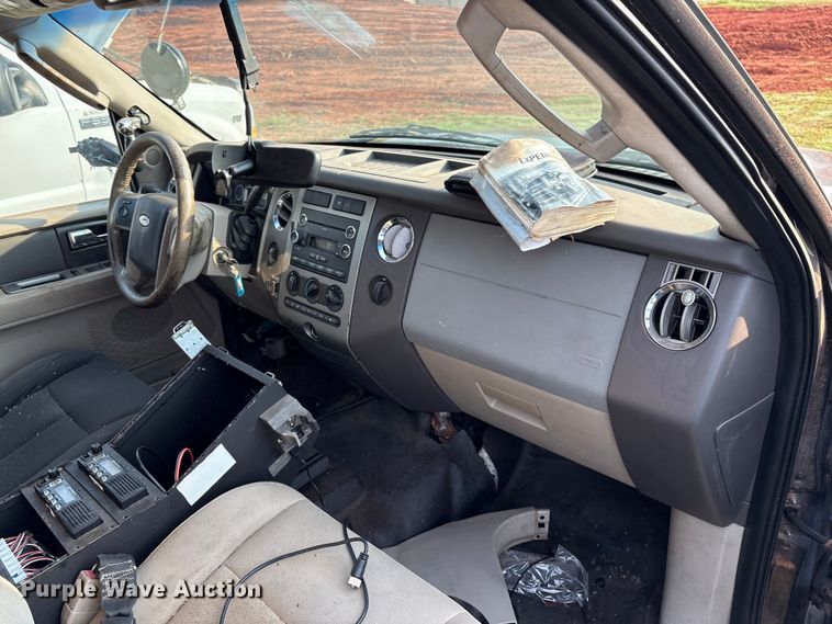 image for item EM0660 2010 Ford Expedition XLT SUV