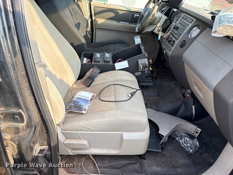 image for item EM0660 2010 Ford Expedition XLT SUV