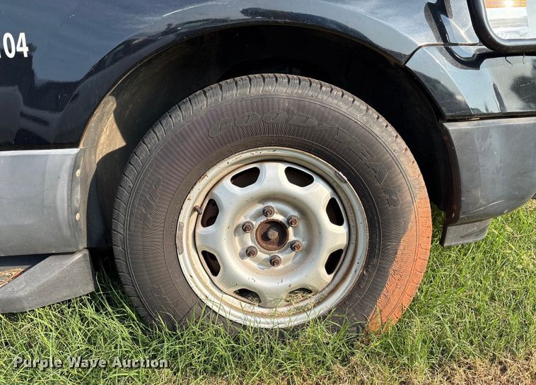 image for item EM0660 2010 Ford Expedition XLT SUV