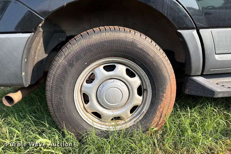 image for item EM0660 2010 Ford Expedition XLT SUV