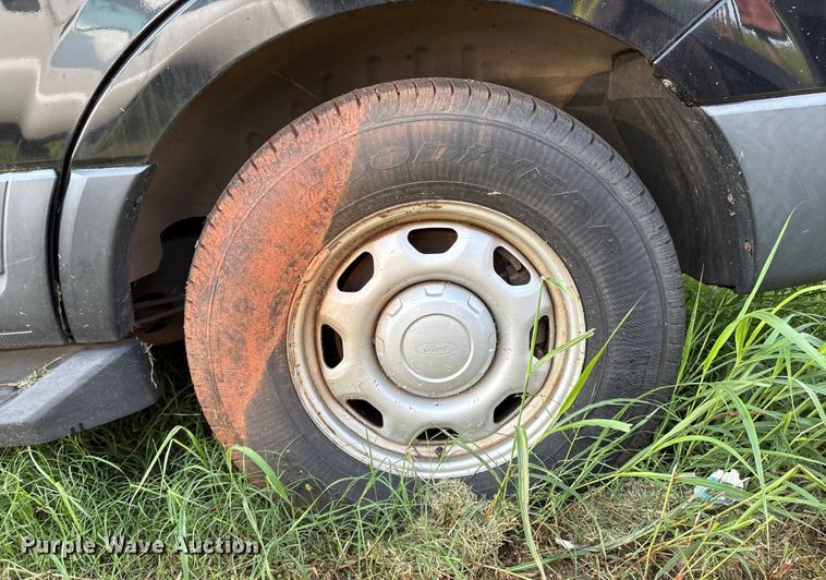 image for item EM0660 2010 Ford Expedition XLT SUV